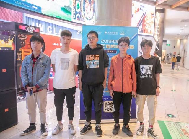 包含精锐战队对决，场上战靴舞动，精彩绝伦的词条