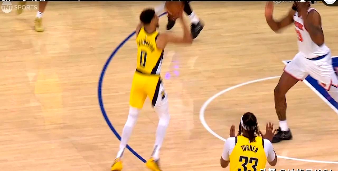 尼克斯绝地反击！罗宾逊突破枷锁连胜的简单介绍