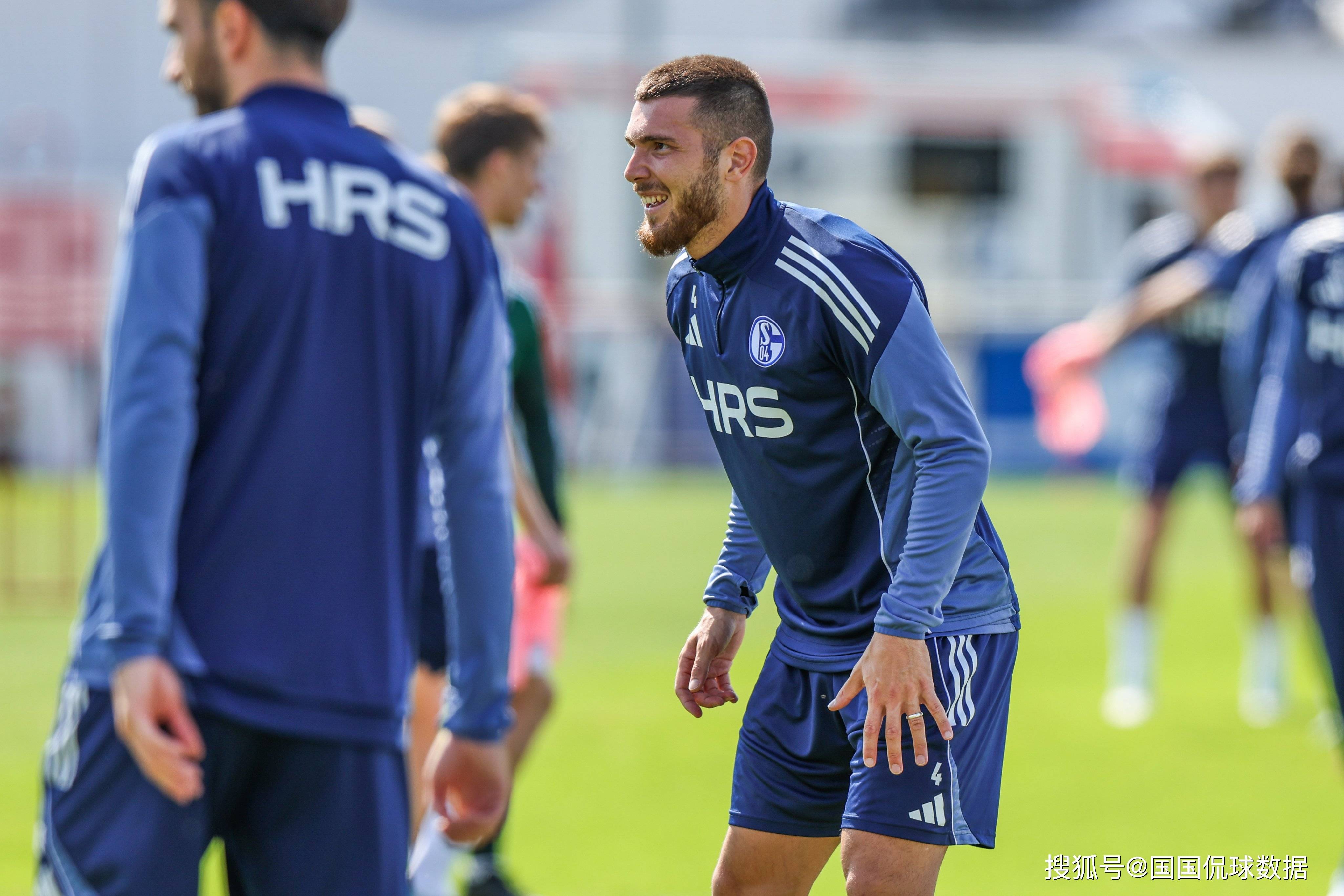 开云体育入口-关于沙尔克战绩不佳，球迷呼吁重整旗鼓的信息