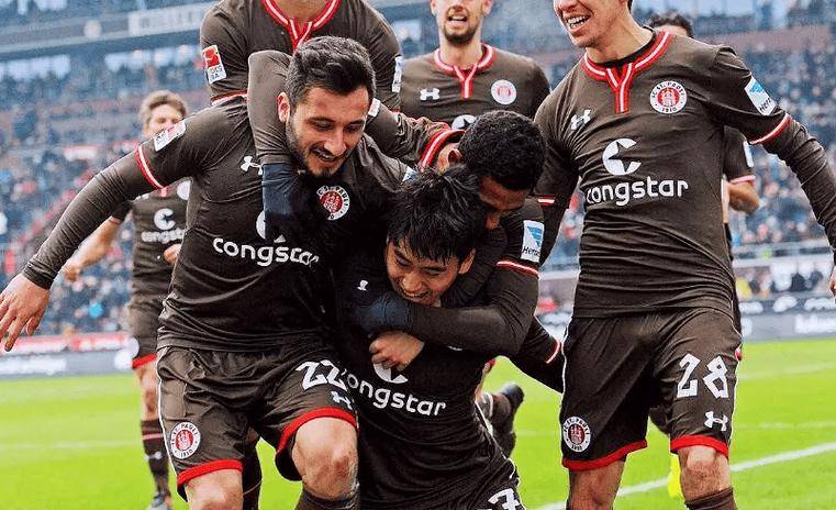 关于沙尔克战绩不佳，球迷呼吁重整旗鼓的信息