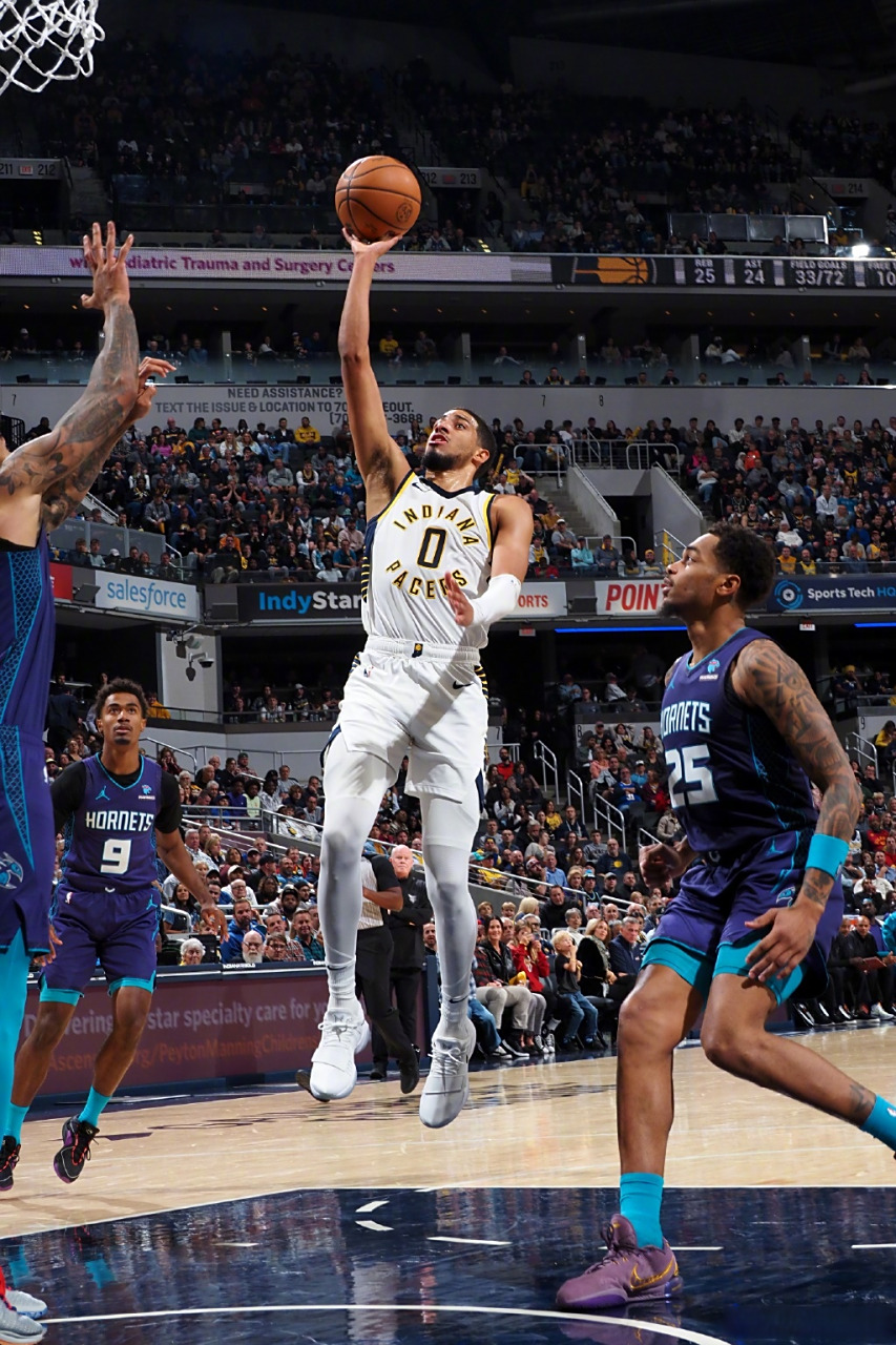 步行者客场惜败黄蜂，连胜被终结