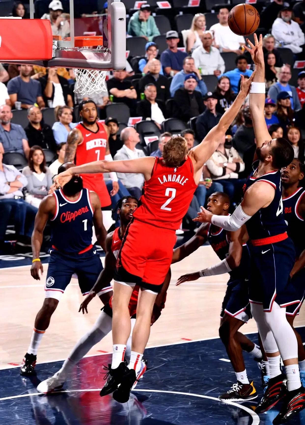 关于火箭负于黄蜂，湖人砍下惊人三分的信息